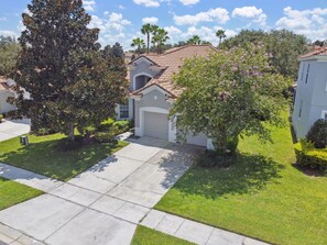 Exterior - Windsor Hills 5 bedroom home with private pool and free pool heat in Winter (Kissimmee)