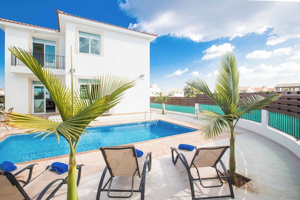 Villa (3 Bedrooms) | Exterior