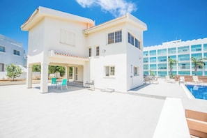 Vila (4 Bedrooms) | Fachada