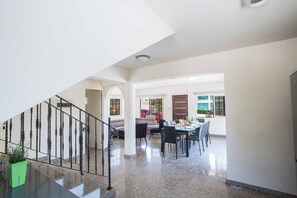 Huvila (4 Bedrooms) | Sisätilat
