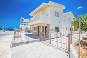 Villa (4 Bedrooms) | Exterior