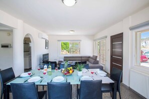 Villa (4 Bedrooms) | Interior