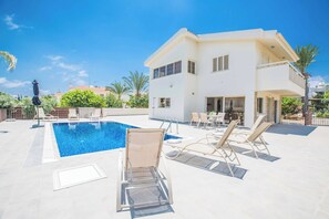 Villa (4 Bedrooms) | Außenbereich