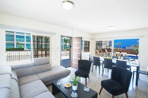 Villa (4 Bedrooms) | Interior