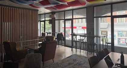 Karvi Hostel & Suites