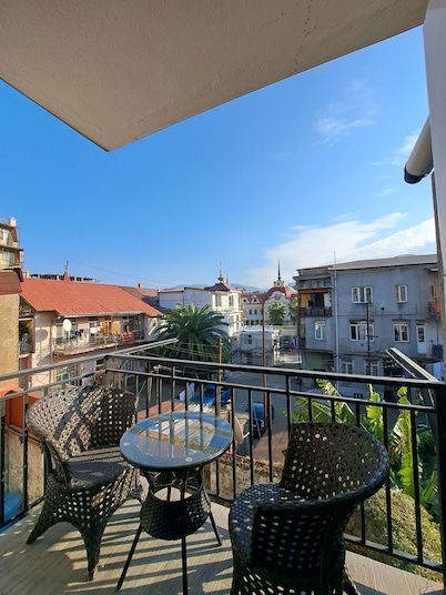 Karvi Hostel & Suites