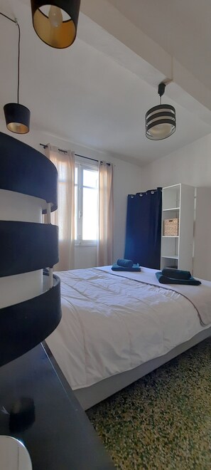 2 bedrooms, iron/ironing board, free WiFi