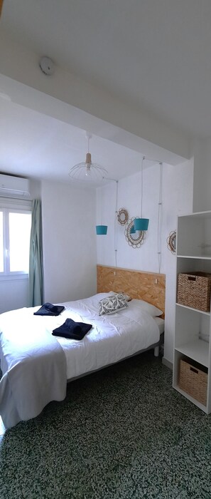 2 bedrooms, iron/ironing board, free WiFi