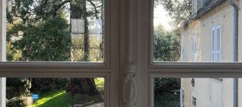 Bright Apt 750 sq ft in Bayeux historic center w Pkg