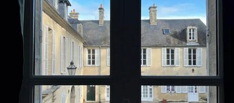 Bright Apt 750 sq ft in Bayeux historic center