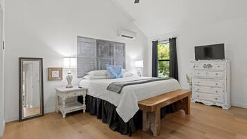 1 slaapkamer, een strijkplank/strijkijzer, wifi, beddengoed