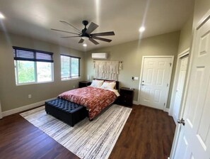 1 bedroom, travel cot, free WiFi, bed sheets