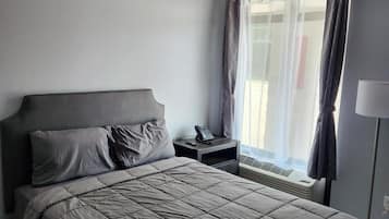 Economy Room | Desk, laptop workspace, free WiFi, bed sheets