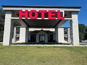 Front of property - Heritage PLACE HOTEL IUKA (Iuka)