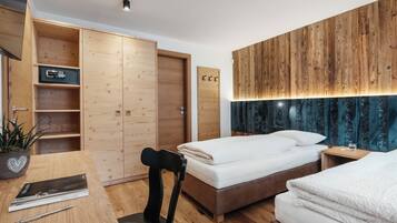 Hochwertige Bettwaren, Daunenbettdecken, Pillowtop-Betten, Zimmersafe