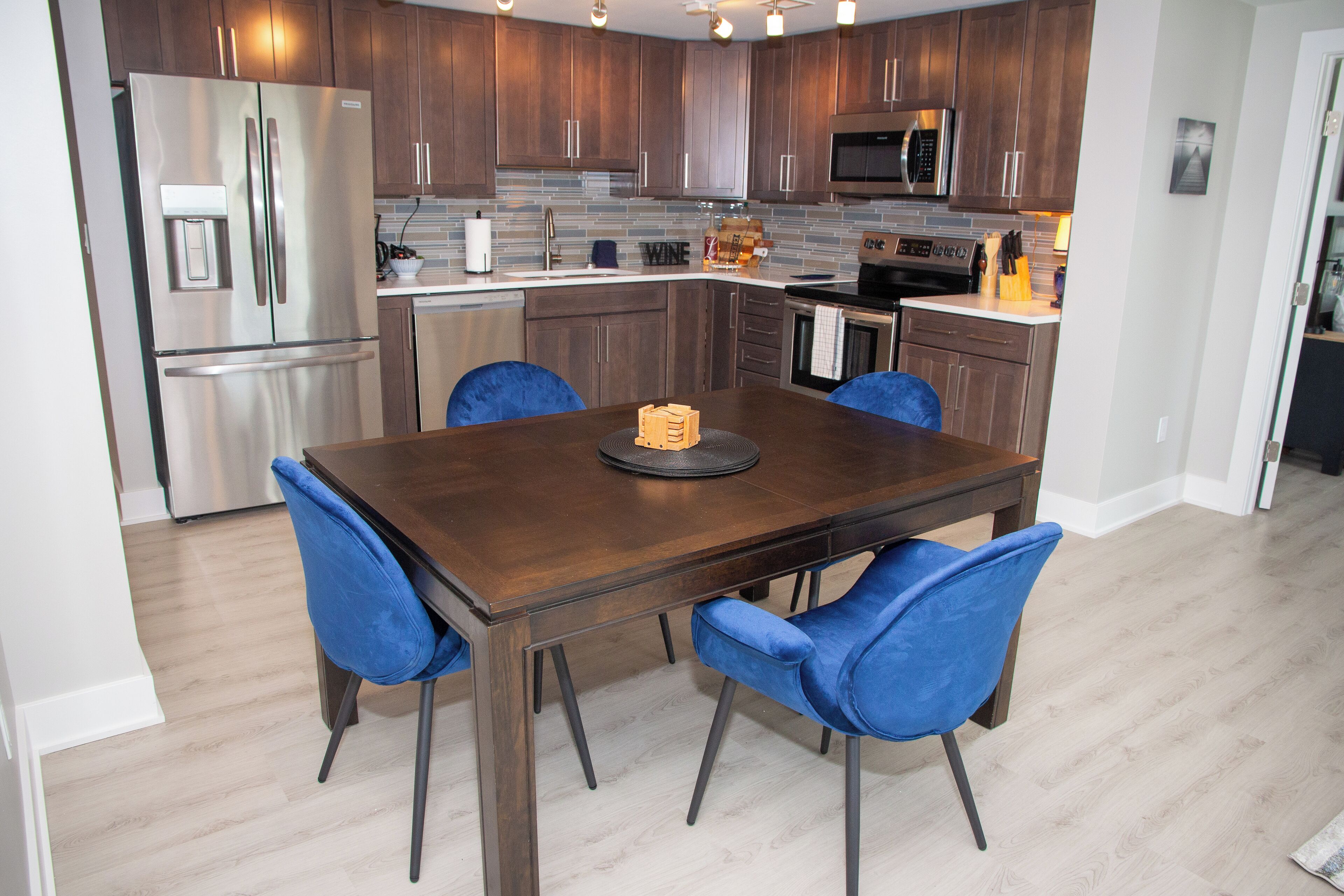 冰箱、微波炉、烤箱、炉灶