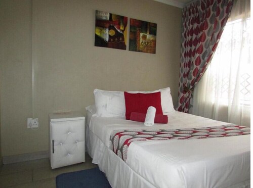 Enjoy Luxurious Rooms in Hammanskraal next to Dinokeng #1