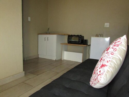 Enjoy Luxurious Rooms in Hammanskraal next to Dinokeng #2