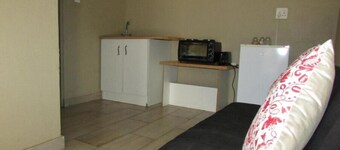 Enjoy Luxurious Rooms in Hammanskraal next to Dinokeng #2