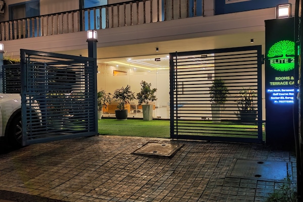 Entrada al alojamiento