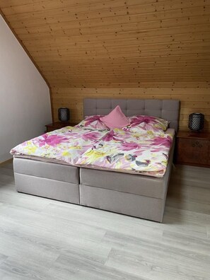 2 bedrooms, free WiFi, bed sheets