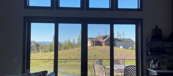  Beautiful cozy cabin located on the snowmobile trails in Grand Lake!
