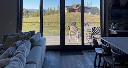 Beautiful cozy cabin located on the snowmobile trails in Grand Lake!