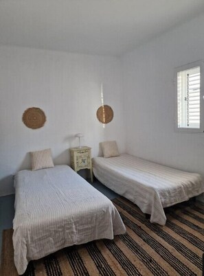 2 bedrooms, iron/ironing board, travel cot, free WiFi