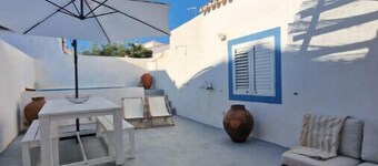 Beautiful Villa w/ Pool & Patio 5m from the Beach
