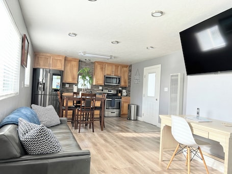 Interior. Bayside Casita Upgraded &In Town