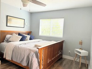 1 室のベッドルーム、デスク、WiFi (無料)、ベッドシーツ