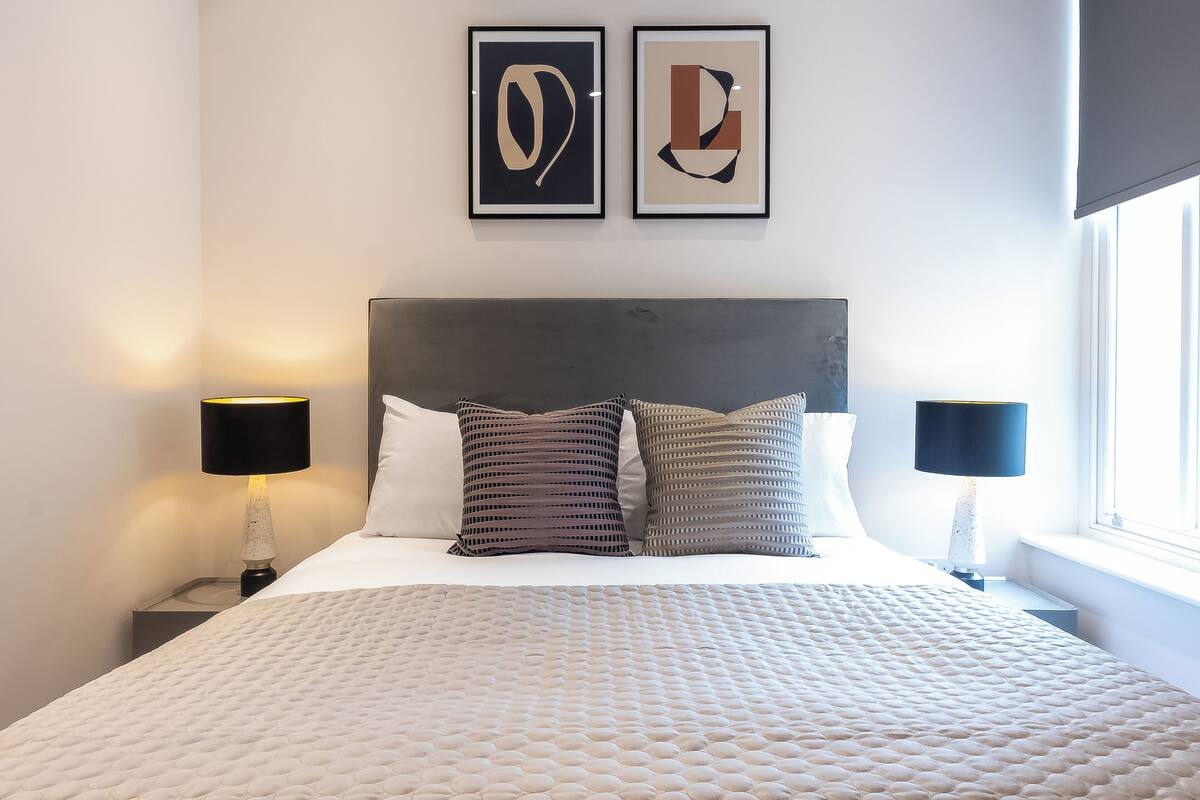 Premier Apartment, 3 Bedrooms | 3 bedrooms, hypo-allergenic bedding, iron/ironing board