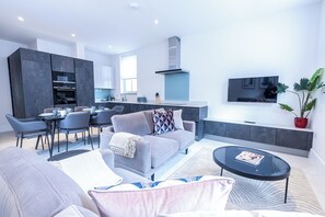 Family Apartment, 4 Bedrooms | Living area | Smart TV - Hungerford Rd Apts near stations by Sojo (London)
