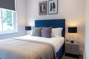 Premier Apartment, 3 Bedrooms | Hypo-allergenic bedding, iron/ironing board - Hungerford Rd Apts near stations by Sojo (London)
