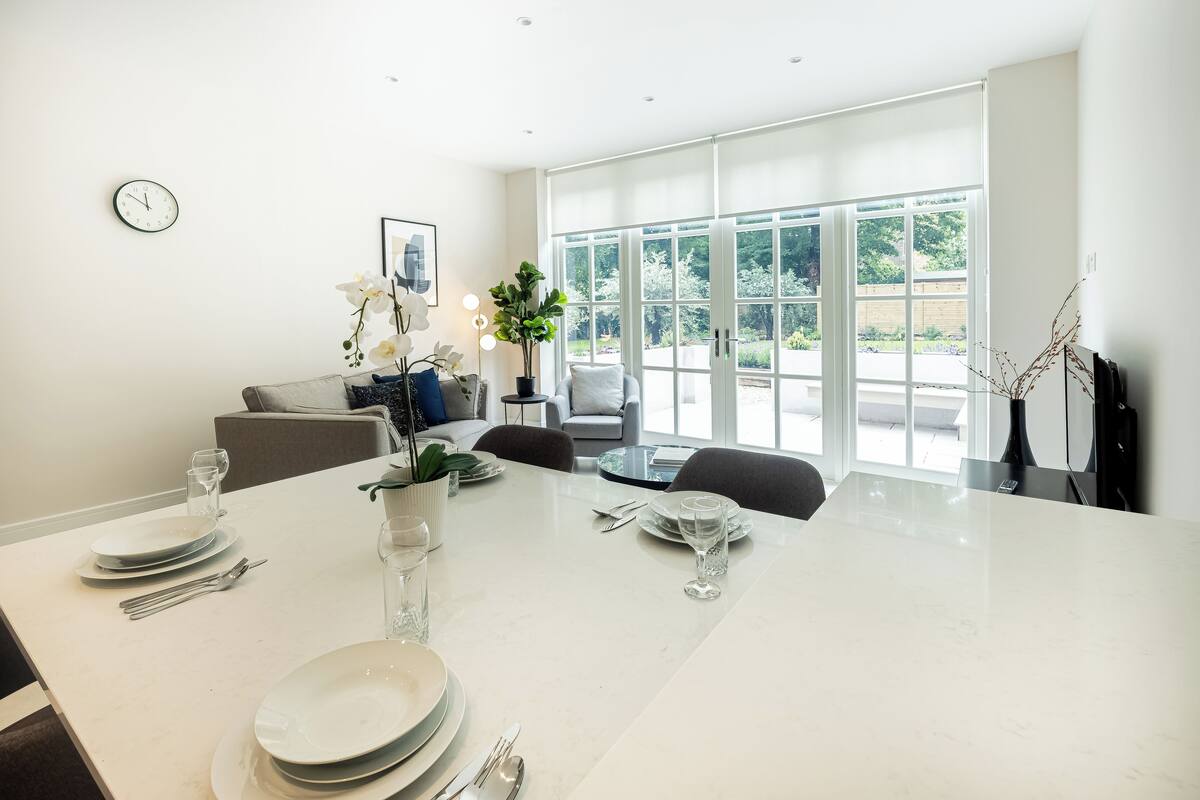 Premium Apartment, 1 King Bed, Patio, Garden View | Terrace/patio