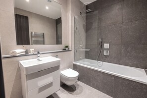 Premium Apartment, 1 King Bed, Patio, Garden View | Bathroom - Hungerford Rd Apts near stations by Sojo (London)