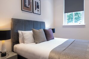 Premier Apartment, 3 Bedrooms | Hypo-allergenic bedding, iron/ironing board - Hungerford Rd Apts near stations by Sojo (London)