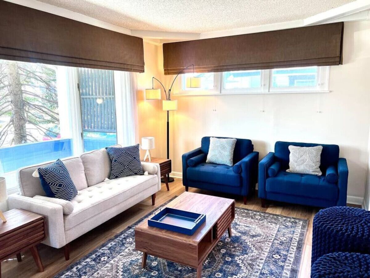 King Size Peaceful Getaway - Mins from downtown