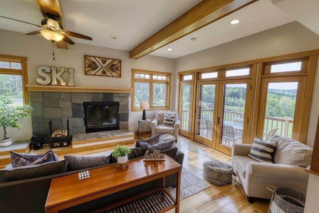 Smart TV, fireplace