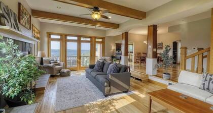 Huge Home & Studio-Hot Tub-Sauna-Pet Friendly-Amazing Views