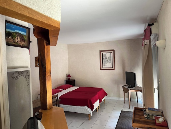 2 bedrooms, WiFi, bed sheets