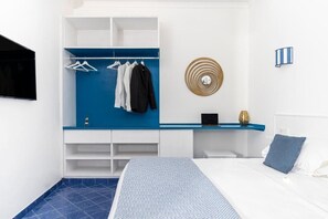 Habitació doble estàndard, vistes parcials al mar | Minibar, caixa forta a l'habitació i escriptori 