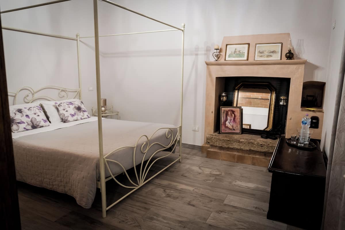 Double Room | Desk, soundproofing, free WiFi, bed sheets