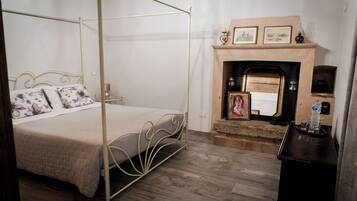 Camera doppia | Una scrivania, insonorizzazione, Wi-Fi gratuito, lenzuola