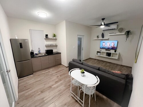 D'lujo Apt. #2 con A/C, Wi-Fi & Parking