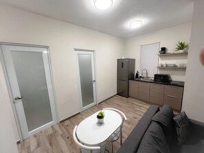 Interior - D'lujo Apt. #2 con A/C, Wi-Fi & Parking (Vega Baja)