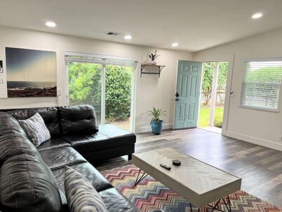 The Bluff House~Upgraded & Close to Town