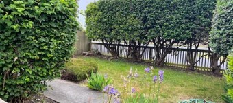 The Bluff House~Upgraded & Close to Town
