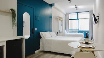 Estúdio luxo, 2 camas de casal (Estudio Deluxe Familia) | Roupas de cama premium, escrivaninha, berços grátis, Wi-Fi de cortesia