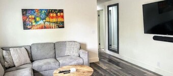 The Bluff House ~Upgraded & Close to town II